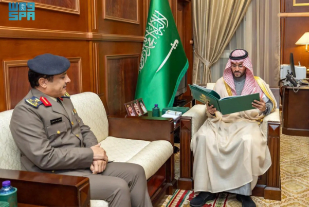 نائب أمير حائل يتسلم التقرير السنوي لمديرية الدفاع المدني بالمنطقة