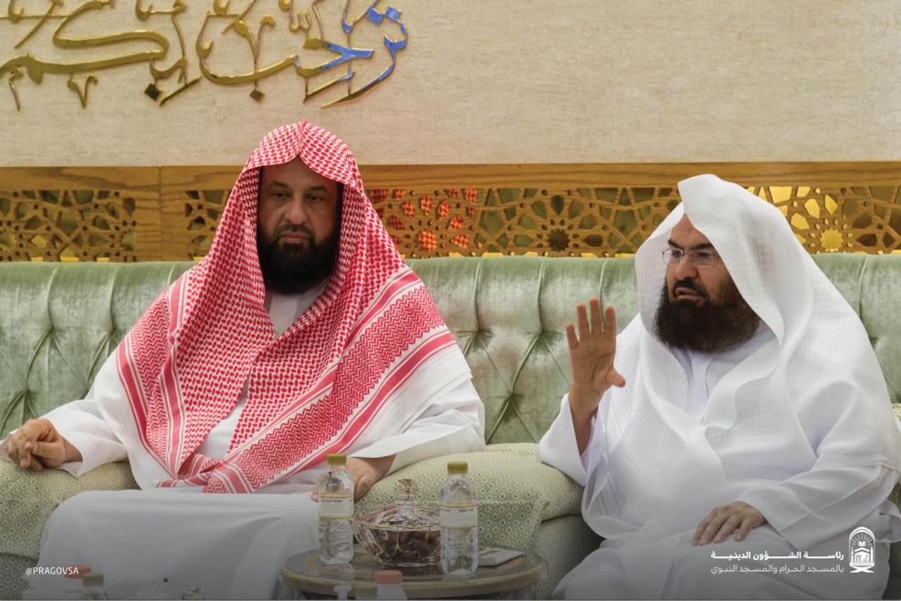 رئيس الشؤون الدينية يبحث مع معالي الشيخ الدكتور: عبد الرحمن السند تعزيز التعاون مع هيئة الأمر بالمعروف وتكريس قيم التسامح؛ وإثراء تجربة القاصدين التعبدية في الحرمين