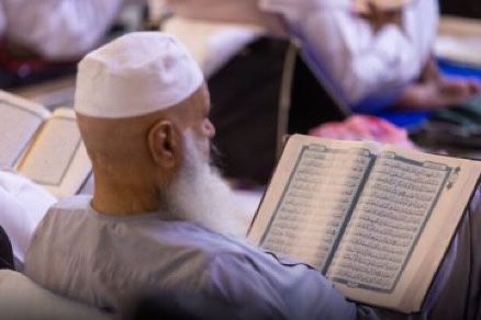 ” رئاسة الشؤون الدينية” تعزز مواقع الاعتكاف في الحرمين، بحزمة من الدروس وخرائن للمصاحف