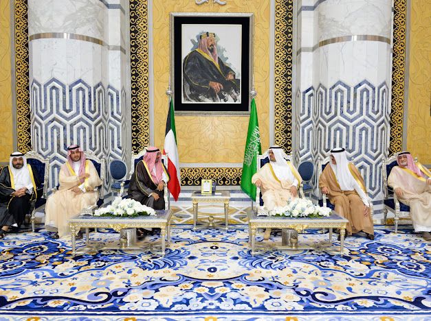نائب أمير مكة يستقبل رئيس مجلس الوزراء الكويتي