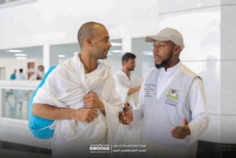 ألية مساعدة وتوجيه زوار ⁧‫المسجد الحرام‬⁩ من غير الناطقين باللغة العربية