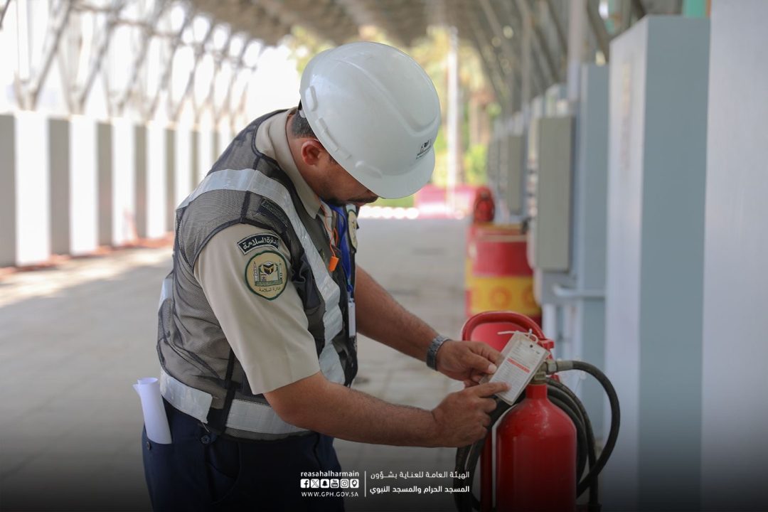 الأمن والسلامة اسهامات متعددة لراحة قاصد المسجد الحرام