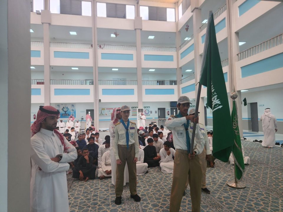 1420 مدرسة بتعليم مكة تحتفي بيوم العلم
