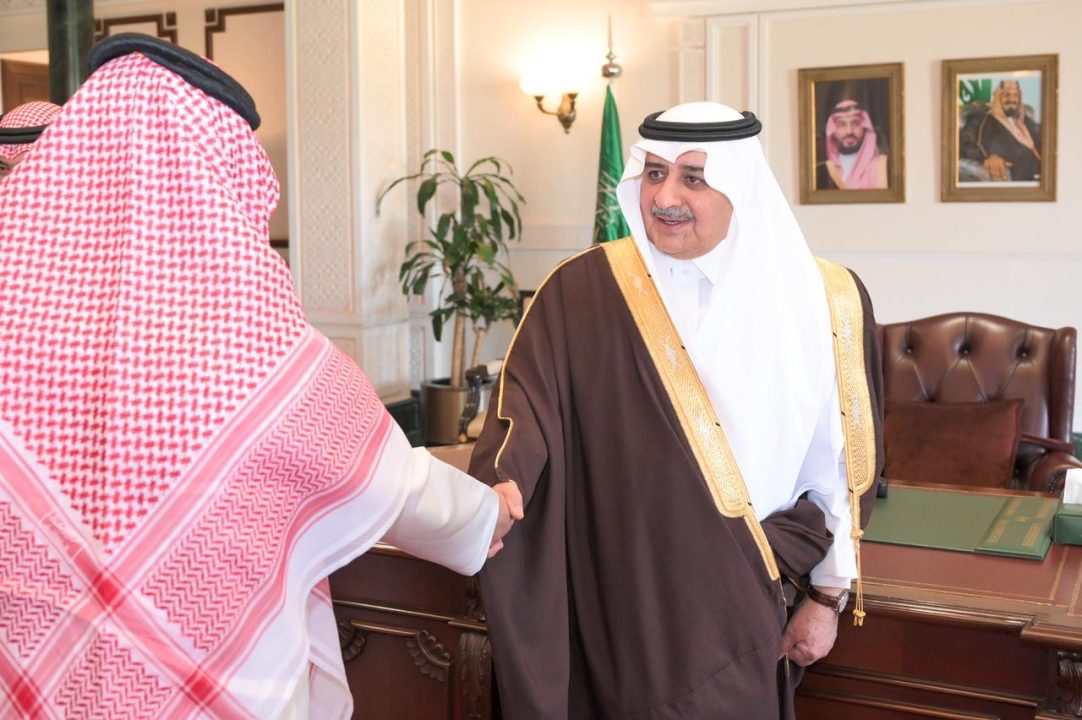 أمير منطقة تبوك يستقبل وكلاء ومنسوبي الإمارة بمناسبة عيد الفطر المبارك