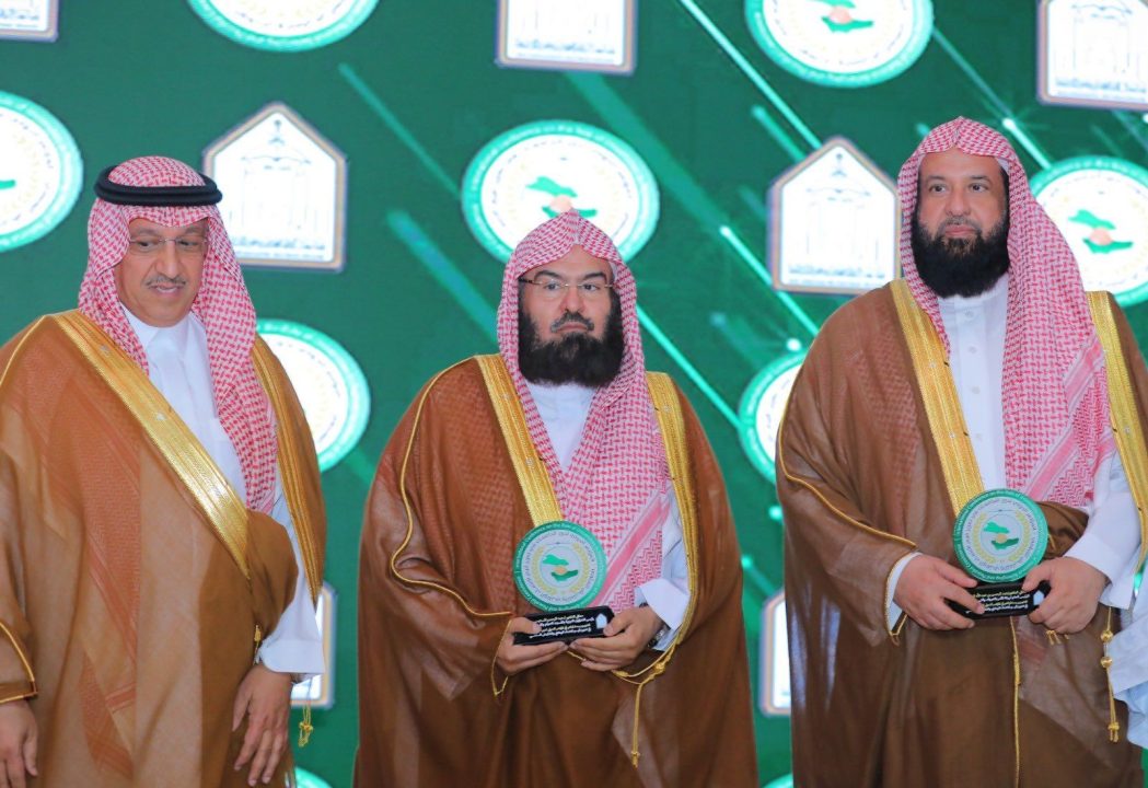 معالي رئيس الدينية يشيد بجهود وزارة التعليم في تعزيز الفكر الوسطي؛وتكريس قيم التسامح