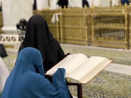 رئاسة الشؤون الدينية تعزز دور الوكالات النسائية لإثراء القاصدات والزائرات دينيًا، وتهيئة الأجواء التعبدية، بجودة وكفاءة في العشر الأواخر من رمضان.