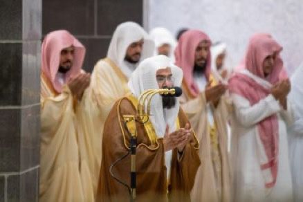 الرئاسة تعلن نجاح خطتها لختم القرآن في ليلة (٢٩) بتناغم مع شركاء النجاح.. رئيس الشؤون الدينية: دعم القيادة الرشيدة عزز ريادة المملكة الدينية العالمية، وكرَّس قيم التسامح.