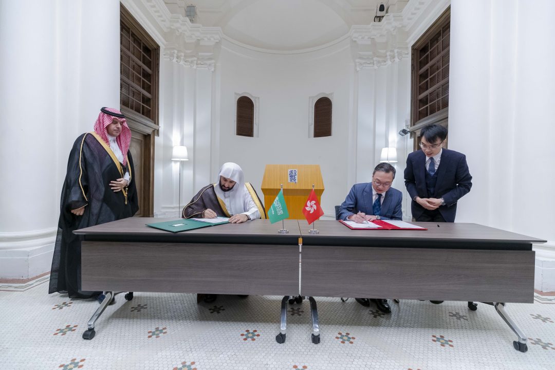 وزير العدل يوقّع مع نظيره في هونج كونج مذكرة تفاهم لتعزيز التعاون العدلي