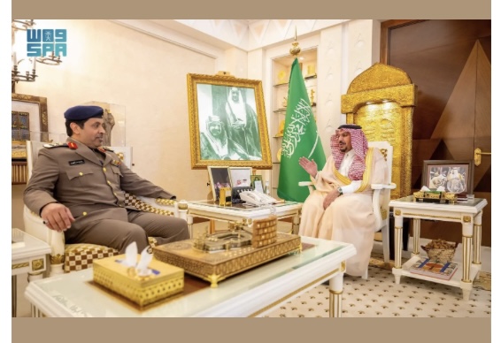أمير القصيم يقلّد مدير الدفاع المدني بالمنطقة رتبة لواء