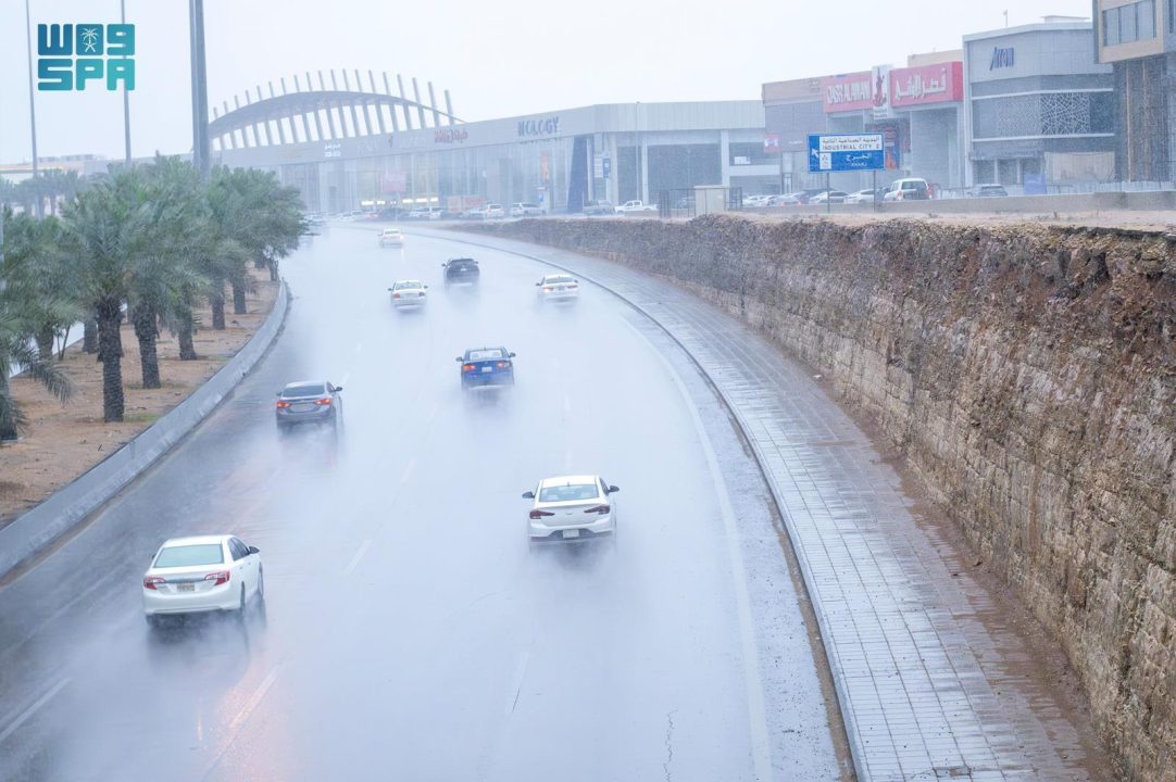 أجواء العاصمة.. غائمة وممطرة.. و” الأرصاد” تتوقع هطولها بغزارة