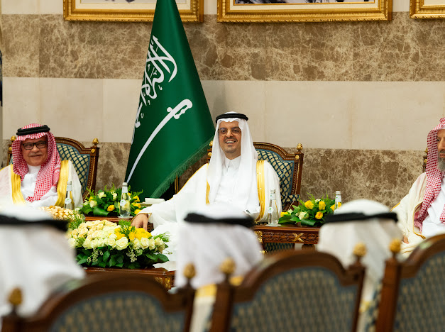 نيابة عن أمير منطقة مكة… نائب أمير مكة يستقبل جموع المهنئين بعيد الفطر المبارك