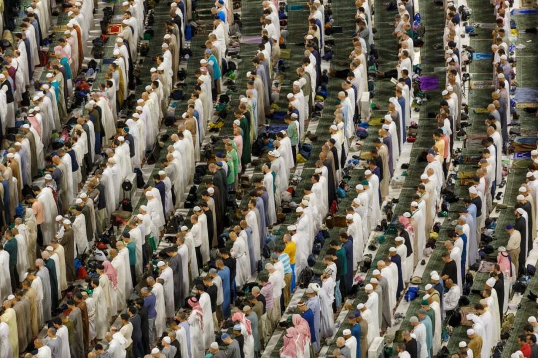 رئاسة الشؤون الدينية تحث القاصدين والزائرين للحرمين في ليلة ختم القرآن على التعاون مع المنظومة الأمنية، وعدم التزاحم ومراعاة قدسية الزمان والمكان