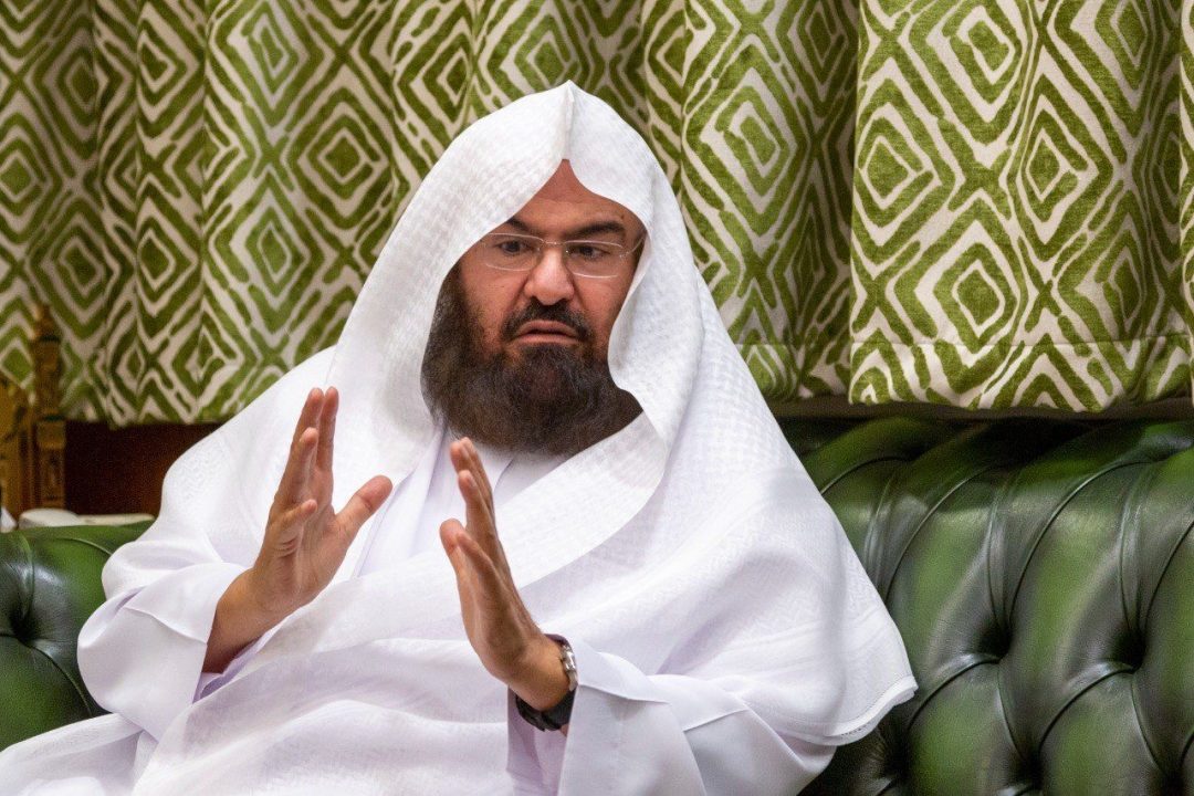 الشيخ السديس: التركيز على تعظيم خدمة الضيف، وإثراء تجربة القاصدين والزائرين، واستثمار مكانة الأئمة، والتناغم مع الشركاء، من أبرز منطلقات تحقيق الأثر؛ لإيصال رسالة الحرمين للعالم