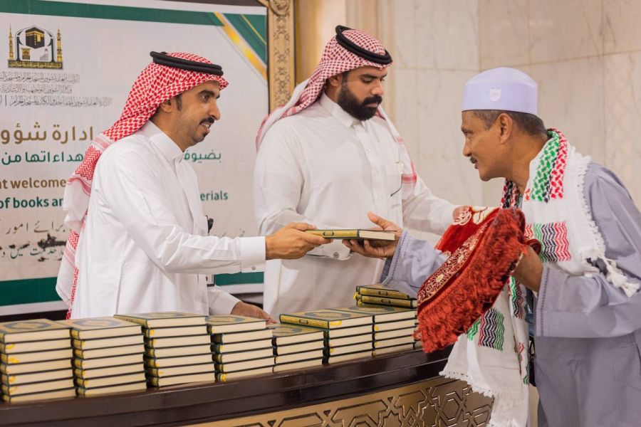 رئاسة الشؤون الدينية؛ تكثف برنامج إهداءات المصاحف خلال العشر الأواخر من رمضان