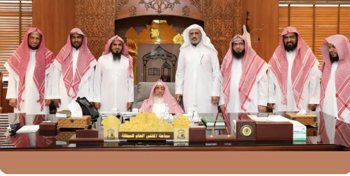 معالي رئيس الشؤون الدينية: سماحة مفتي المملكة حريص على تعظيم جهود معهد الحرم المكي والمدني في نشر العلم الشرعي،وتعزيز الدروس العلمية في الحرمين
