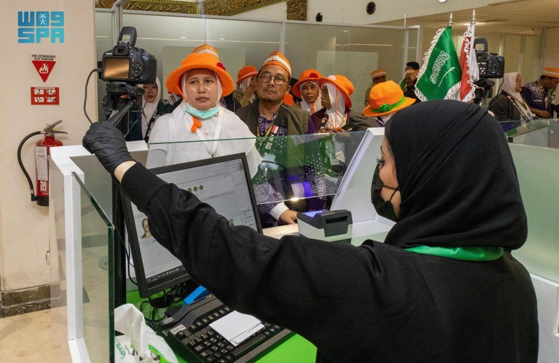 مبادرة “طريق مكة” تقدم خدمات نوعية وتقنية سريعة لحجاج سورابايا في إندونيسيا