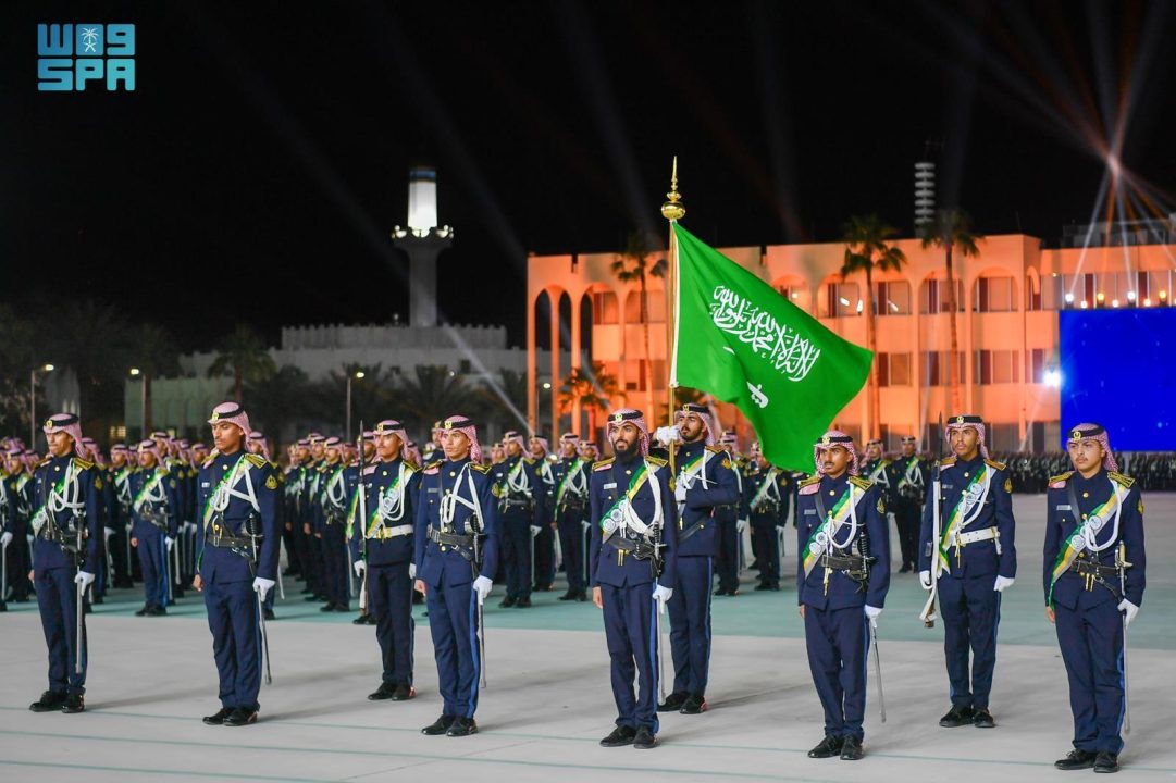 سمو وزير الحرس الوطني يرعى حفل تخريج دورة تأهيل الضباط الجامعيين الـ 35، والدفعة 40 من طلبة كلية الملك خالد العسكرية ويكرّم الضباط أبناء شهداء الواجب