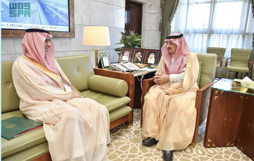 أمير منطقة الرياض يستقبل مساعد وزير الداخلية