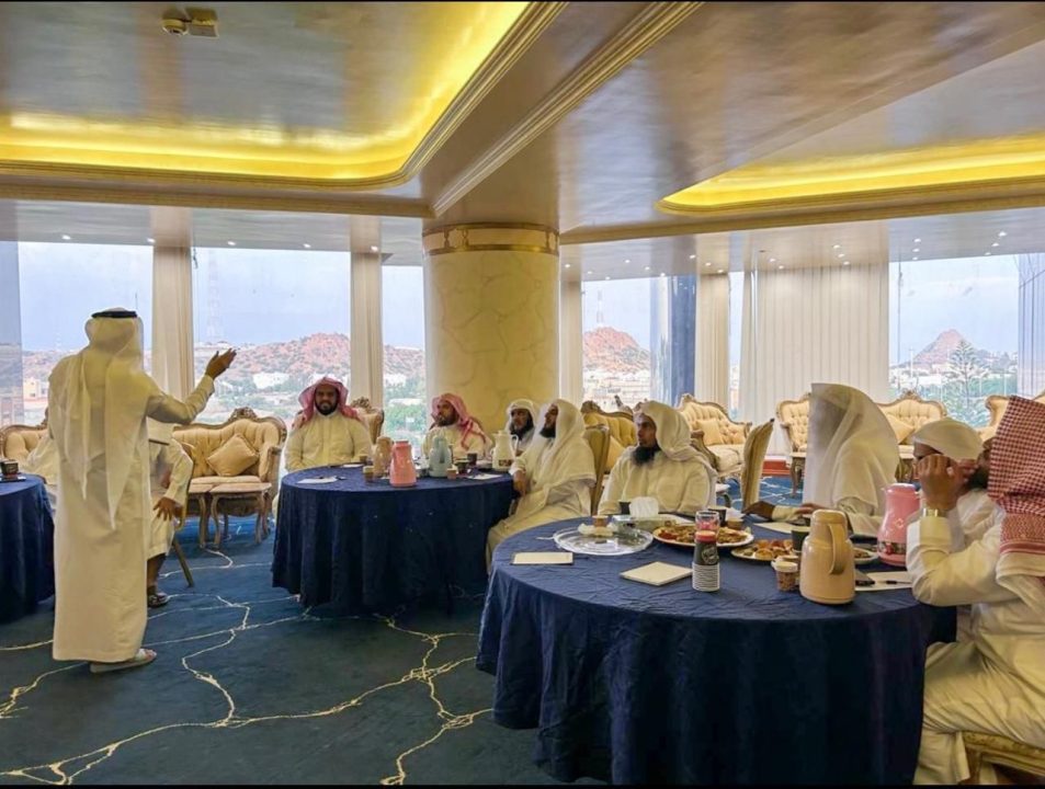 تنظيم حلقة نقاش لتفعيل توصيات برنامج إجابة السائلين للنسخة الأولى لندوة فتوى الحرمين