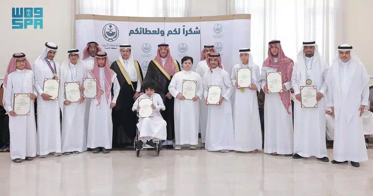 محافظ الأحساء يكرّم 53 طالبًا وطالبة من تعليم المحافظة لتحقيقهم جوائز محلية ودولية