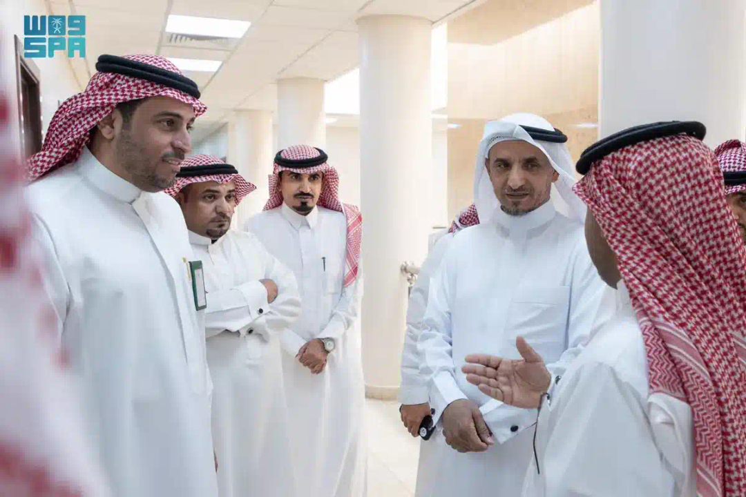 وكيل وزارة “البيئة” لخدمة المستفيدين يتفقد سير العمل بفرع الحدود الشمالية