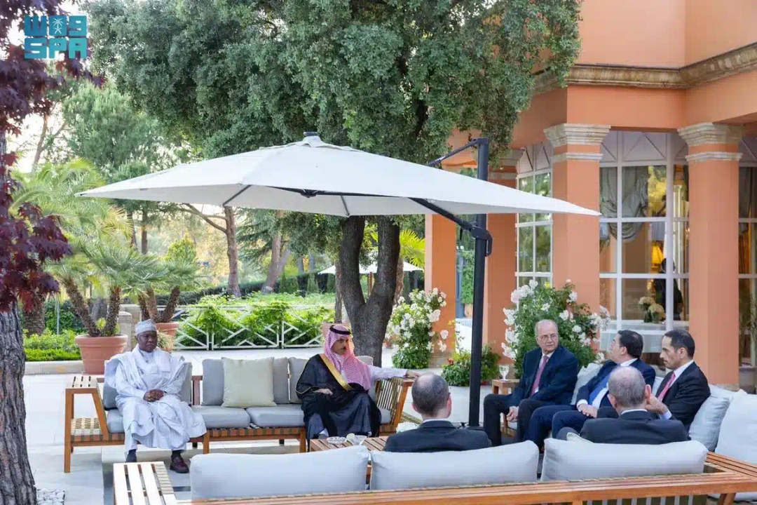 سمو وزير الخارجية يقيم مأدبة عشاء عمل بحضور أصحاب السمو والمعالي أعضاء اللجنة الوزارية المشتركة بشأن غزة ووزير الخارجية الإسباني