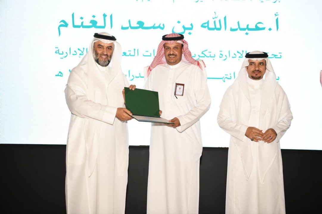 تعليم مكة يكرم القيادات التعليمية والإدارية والمشاركين في المسابقات الدولية والمحلية