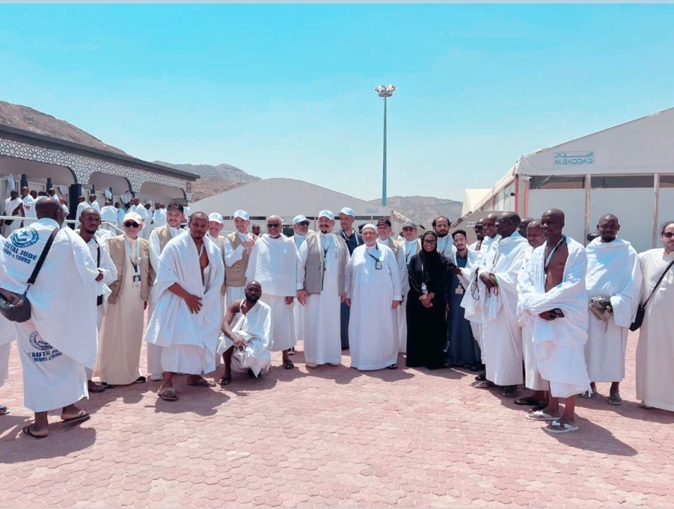 للإطمئنان على راحة الحجيج يوم عرفة..”د. سندي” يتفقد مخيمات “إثراء الخير” بمشعر عرفات