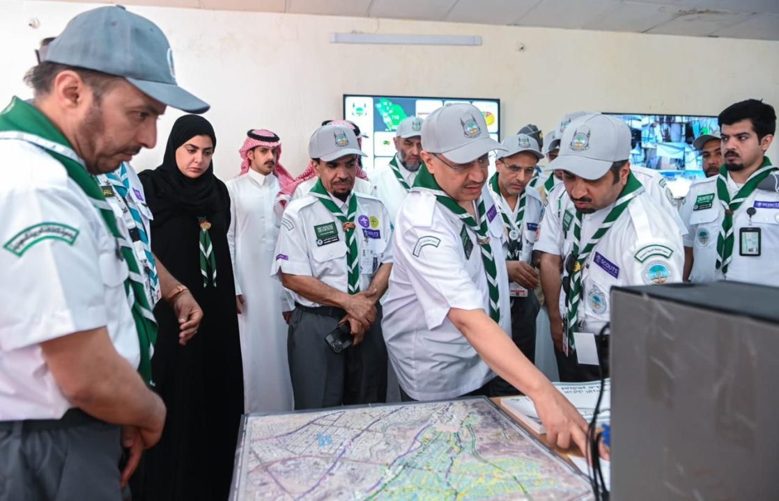وزير التعليم يزور الكشافة المشاركين في معسكرات الخدمة العامة بمكة المكرمة