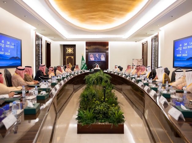 نائب أمير مكة يترأس اجتماع وزارة النقل للإطلاع على جاهزية منظومة النقل لحج هذا العام