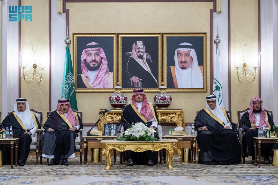 الأمير عبدالعزيز بن سعود يلتقي كبار مسؤولي وزارة الداخلية وقادة القطاعات الأمنية وقادة قوات أمن الحج والقوات المساندة من القطاعات والجهات العسكرية والأمنية