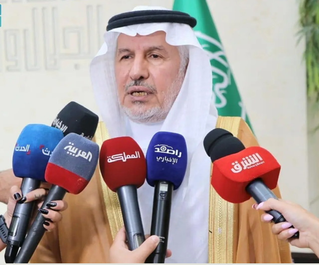 الدكتور الربيعة يستعرض جهود مركز الملك سلمان للإغاثة في قطاع غزة في إطار الاستجابة الإنسانية للقطاع