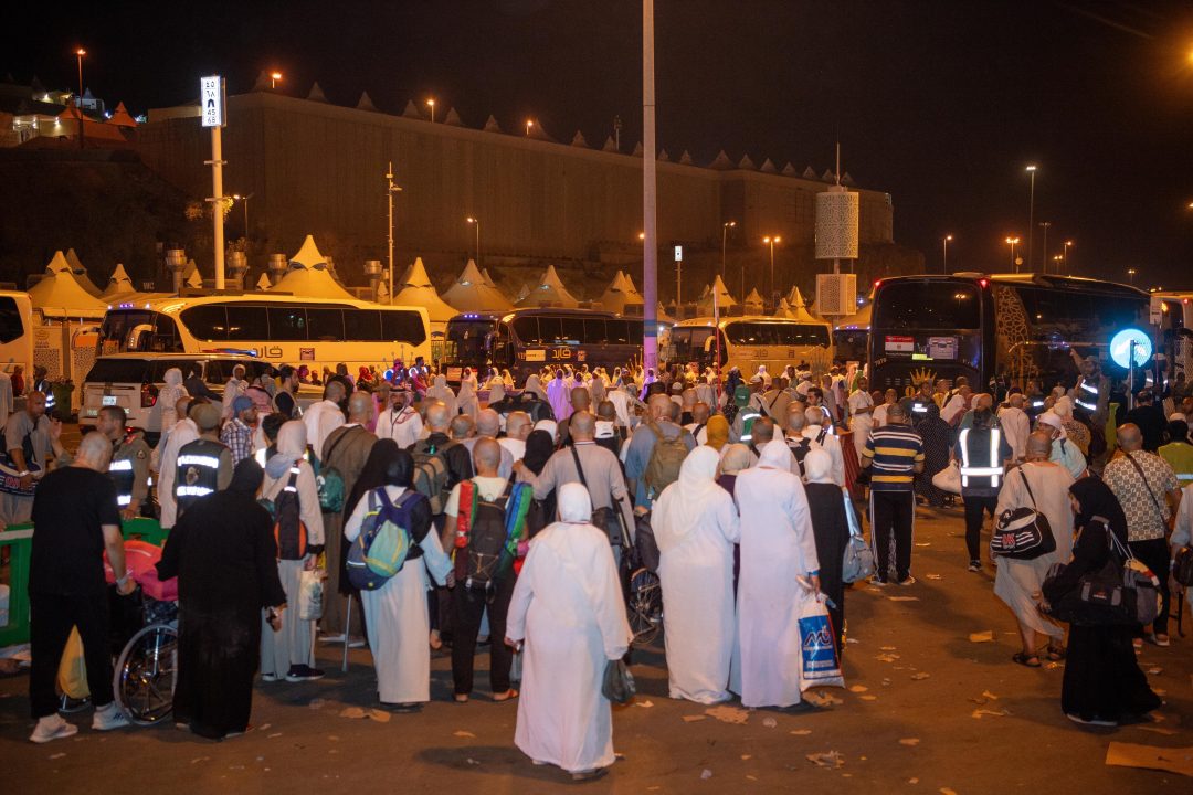 مطوفي الدول العربية تفوج نصف حجاجها يوم ١٣