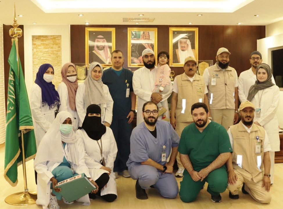 حضرت مع أسرتها لادائهم مناسك الحج،،، نجاح جراحة دقيقة لأذن طفلة ايرانية بتجمع مكة الصحي