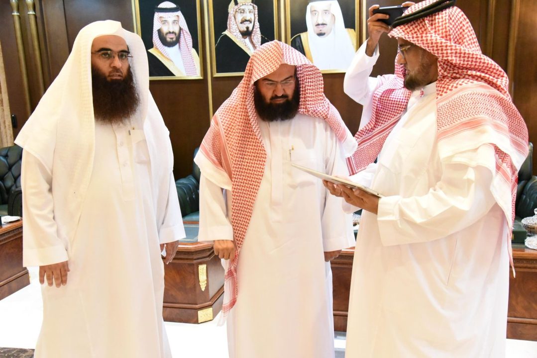 ضمن مبادرة «خُذُوا عَنِّي مَنَاسِكَكُمْ».. معالي رئيس الشؤون الدينية يدشن دورة علمية بعنوان: “هدي النبي ﷺ في المناسك”.