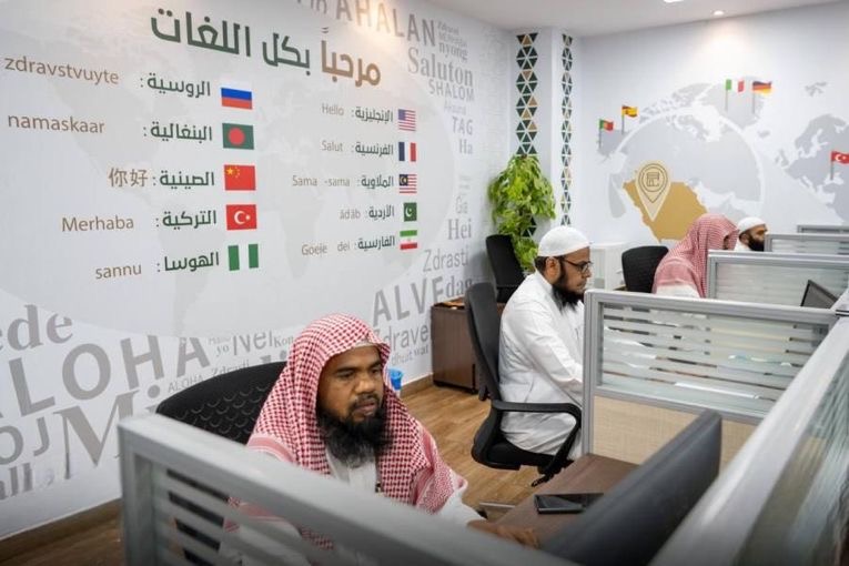 رئيس الشؤون الدينية يشرف على أعمال مشروع ترجمة خطبة عرفات بمسجد نمرة ويؤكد أنها حققت انتشارا عالميا