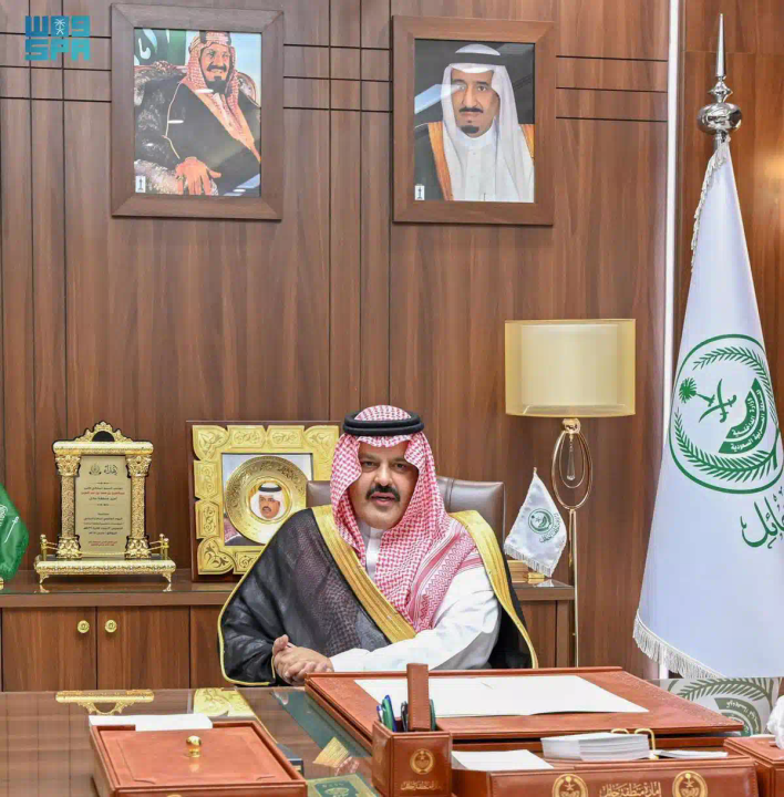 أمير منطقة حائل يستقبل عدداً من رجال الأعمال ‏