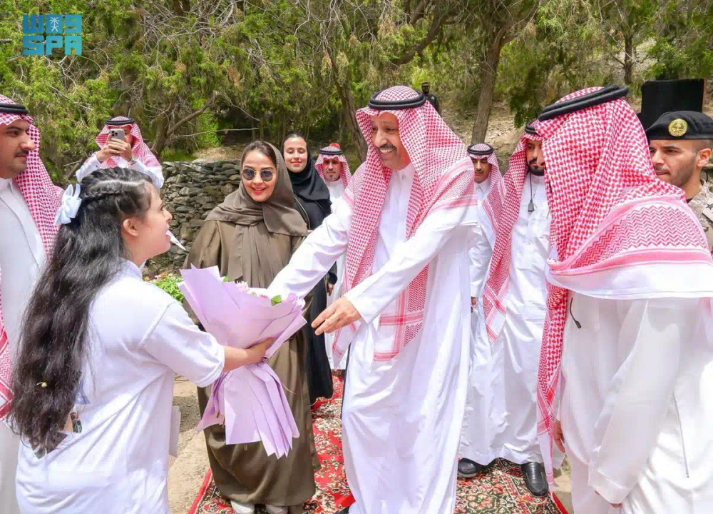 أمير منطقة الباحة يزور مخيم جمعية أصدقاء ذوي الإعاقة