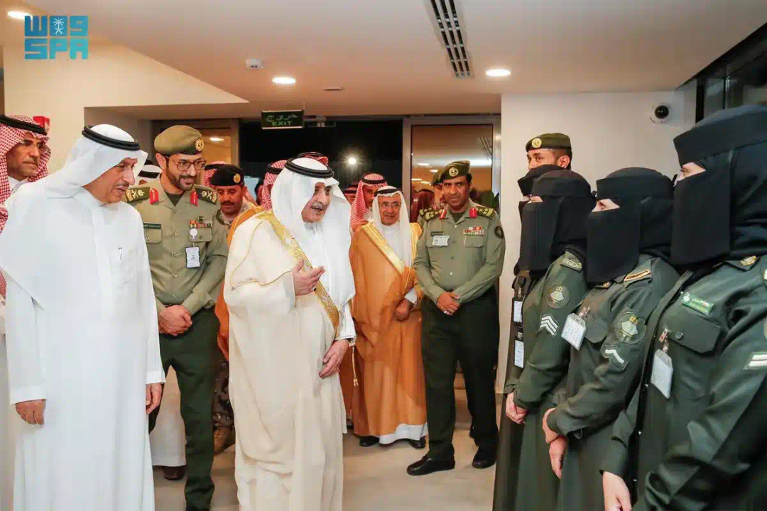 أمير تبوك يُشيد بدور المرأة السعودية في خدمة ضيوف الرحمن