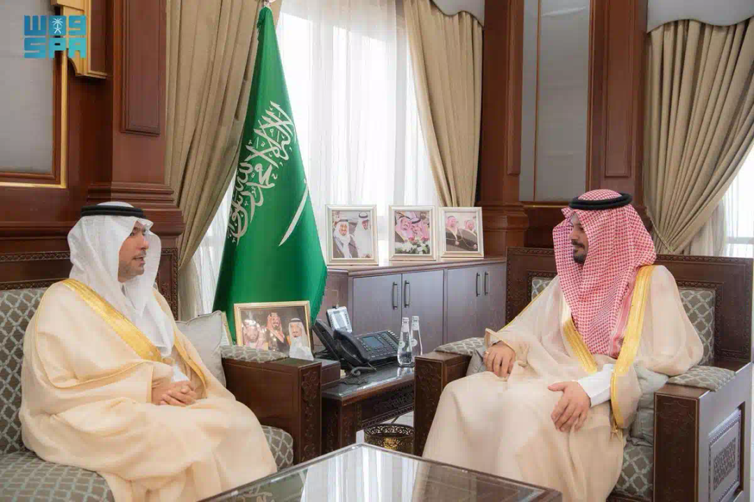 أمير منطقة المدينة المنورة يستقبل وزير الشؤون البلدية والقروية والإسكان