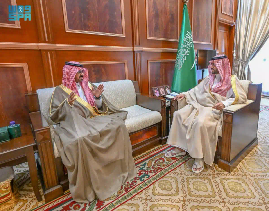 نائب أمير حائل يستقبل مدير فرع هيئة حقوق الإنسان بالمنطقة
