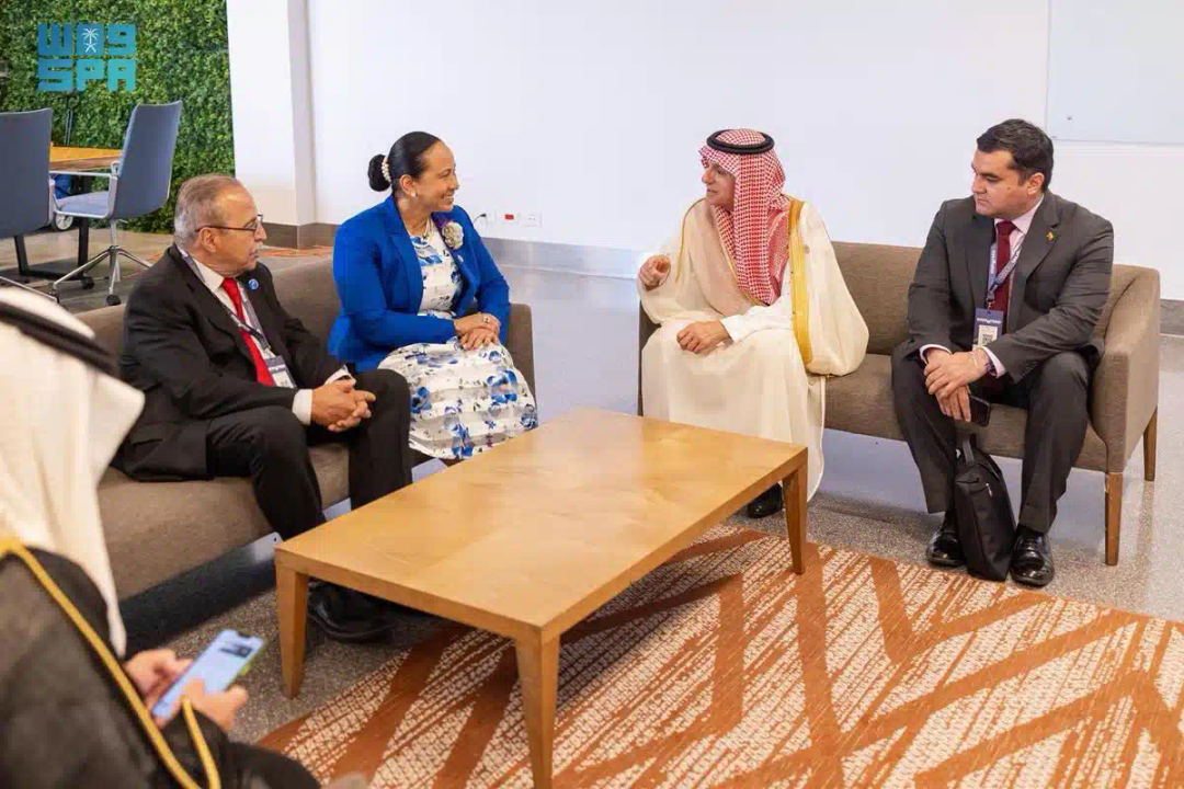 وزير الدولة للشؤون الخارجية يلتقي نائبة وزير الخارجية الكولومبي