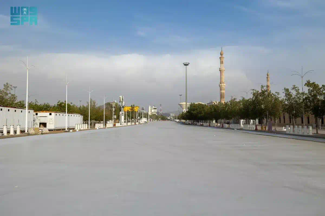 طلاء لتبريد المنطقة المحيطة بمسجد نمرة لخفض درجات الحرارة