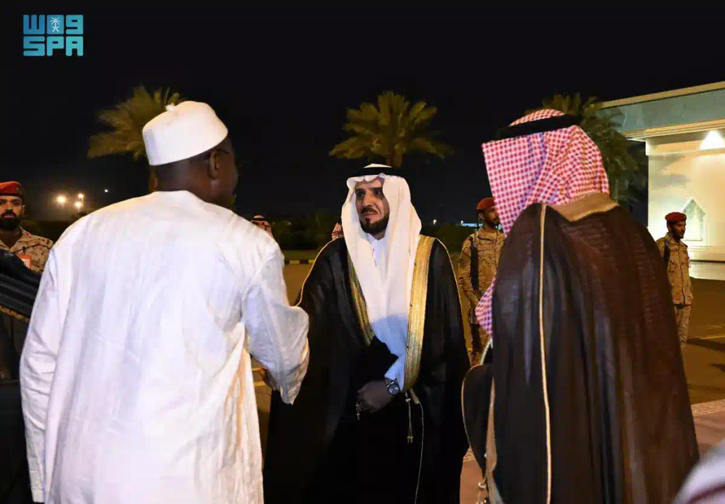 نائب رئيس جمهورية جامبيا يصل المدينة المنورة