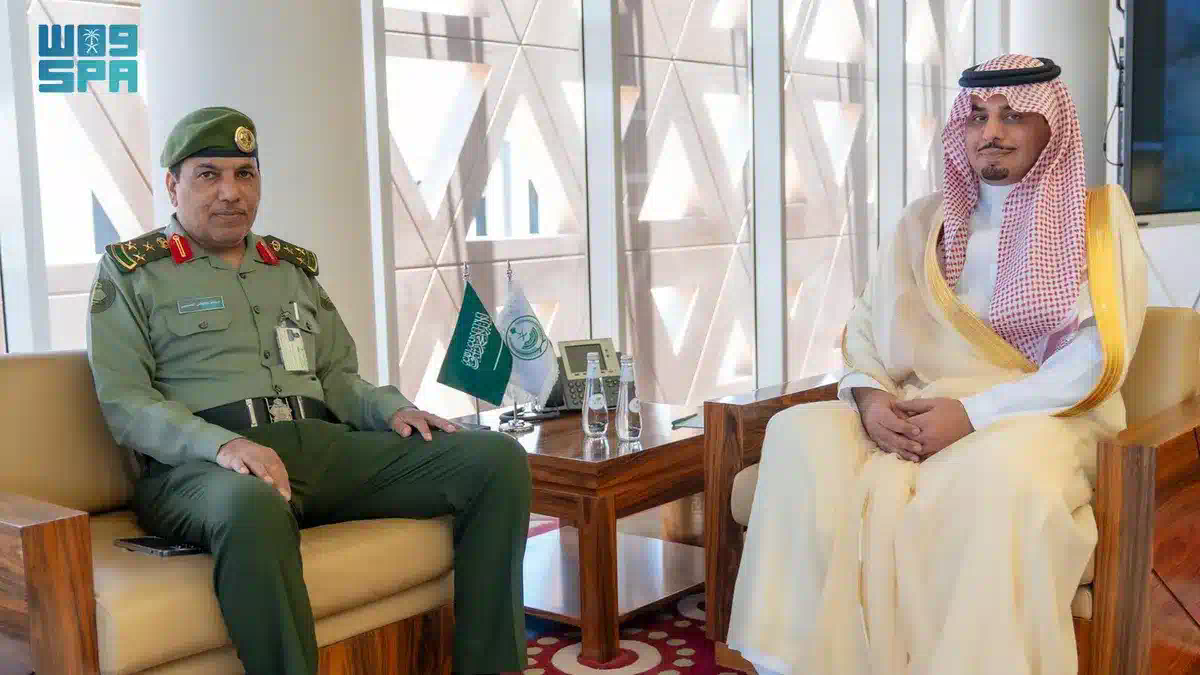 محافظ الدرعية يقلد مدير جوازات المحافظة رتبته الجديدة