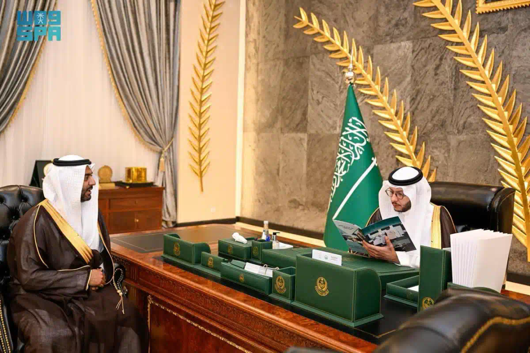 محافظ الطائف يتسلم تقريرًا عن الخدمات الصحية المقدمة في الحج