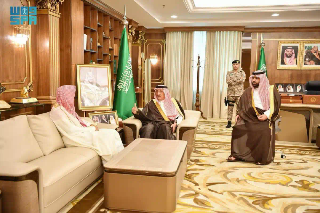 أمير جازان يستقبل مدير فرع وزارة الشؤون الإسلامية بالمنطقة