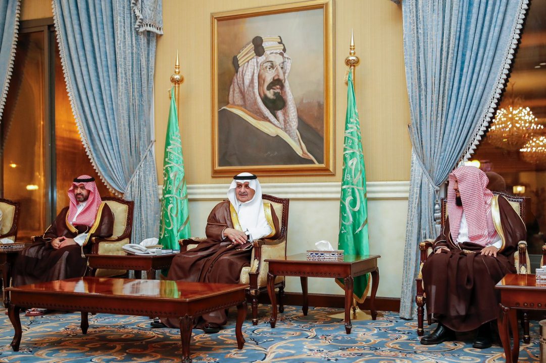 أمير منطقة تبوك يستقبل المواطنين في اللقاء الأسبوعي