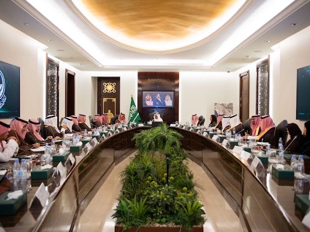 نائب أمير مكة يترأس إجتماع سبل تعزيز وتطوير القطاع السياحي في المنطقة
