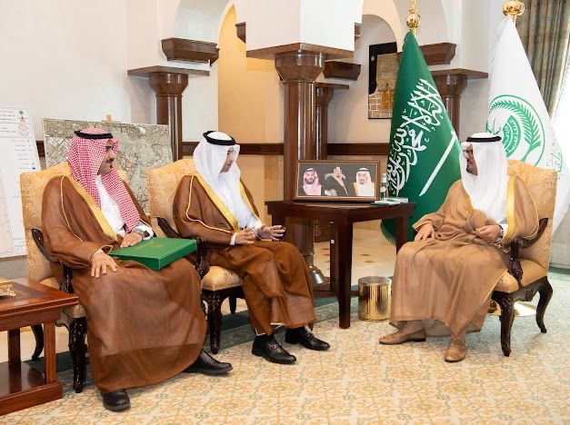 نائب أمير مكة يستقبل مدير عام فرع وزارة البيئة والمياه والزراعة بالمنطقة